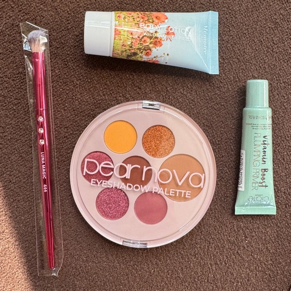 NIB February 2024 Ipsy Makeup Kit - Picture 2 of 5